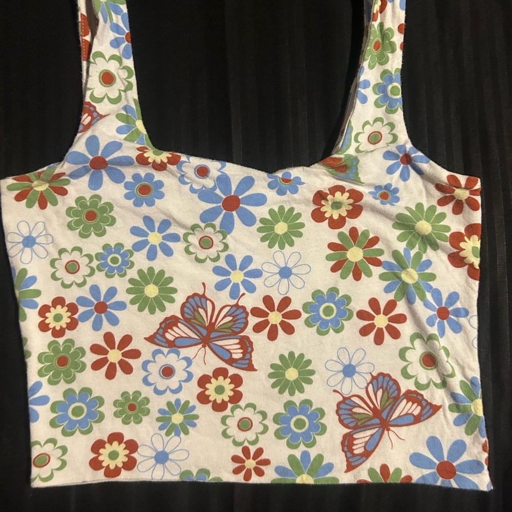 Floral tank top with butterfly and flower design🦋